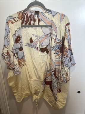 SAACHI Cream Floral Tie-Front Kimono Top with Blue and Brown Accents (57)